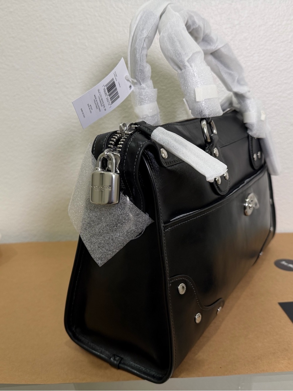 NWT Coach Rhyder 38 in Black Leather - Picture 4 of 9